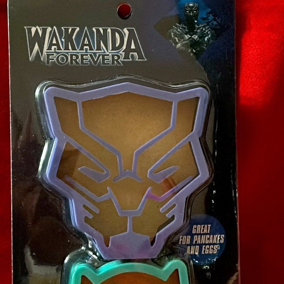 Black Panther 2 pack silicone breakfast molds - Picture 3 of 3